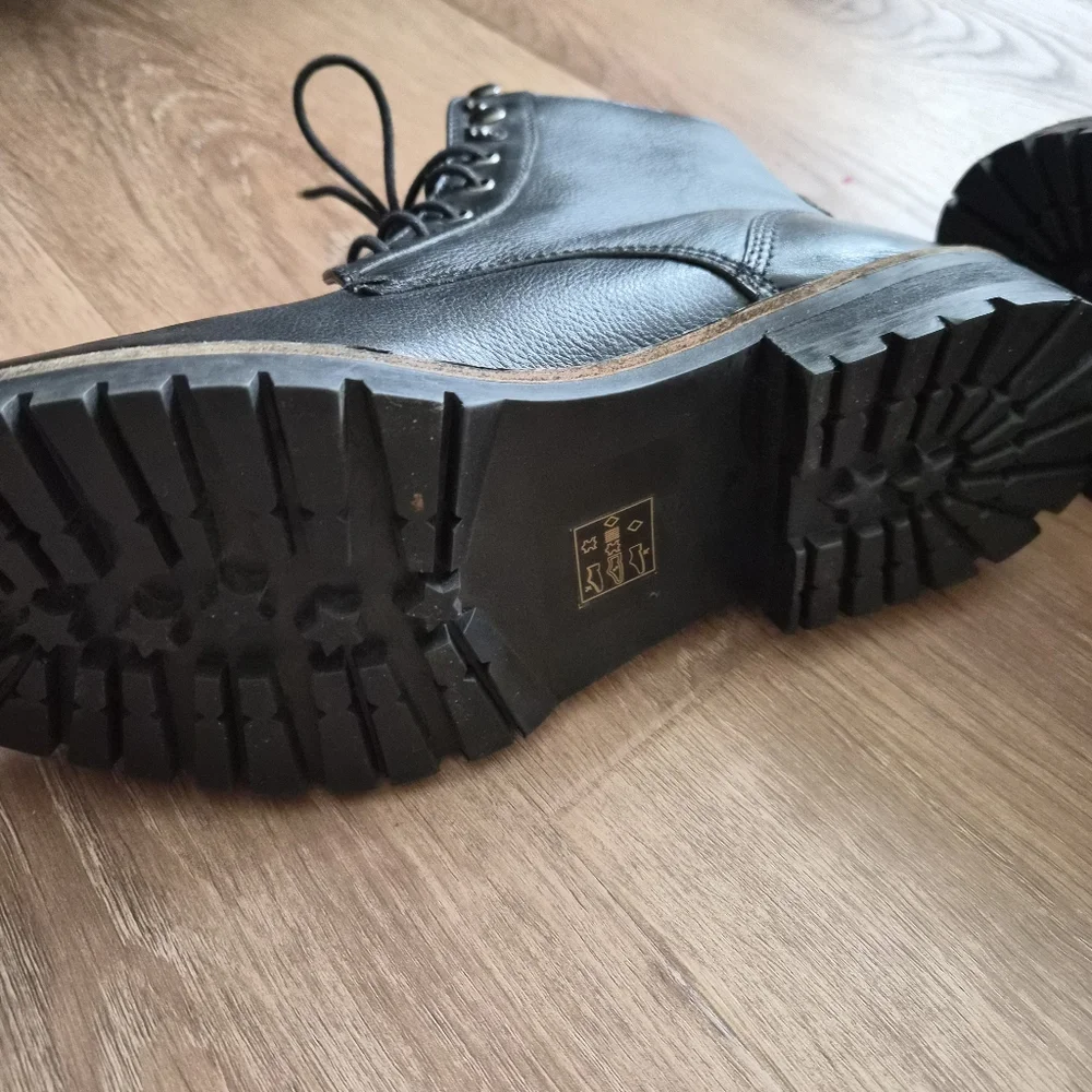Like NEW Kurt Geiger Men's Black Leather Boots 43 9.5 - Picture 6 of 10